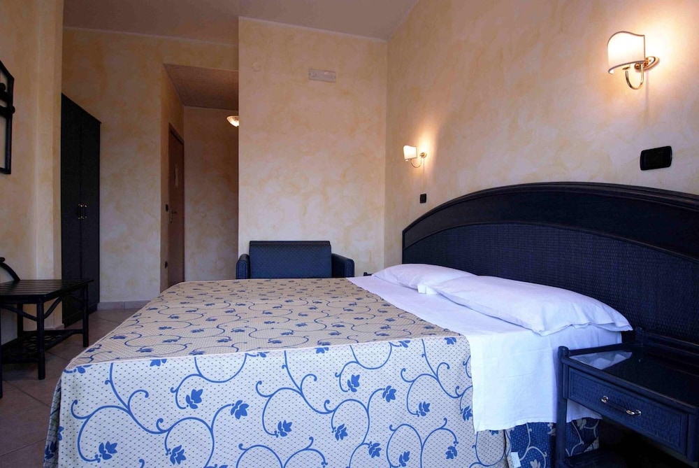 Double or Twin Room, Sea View