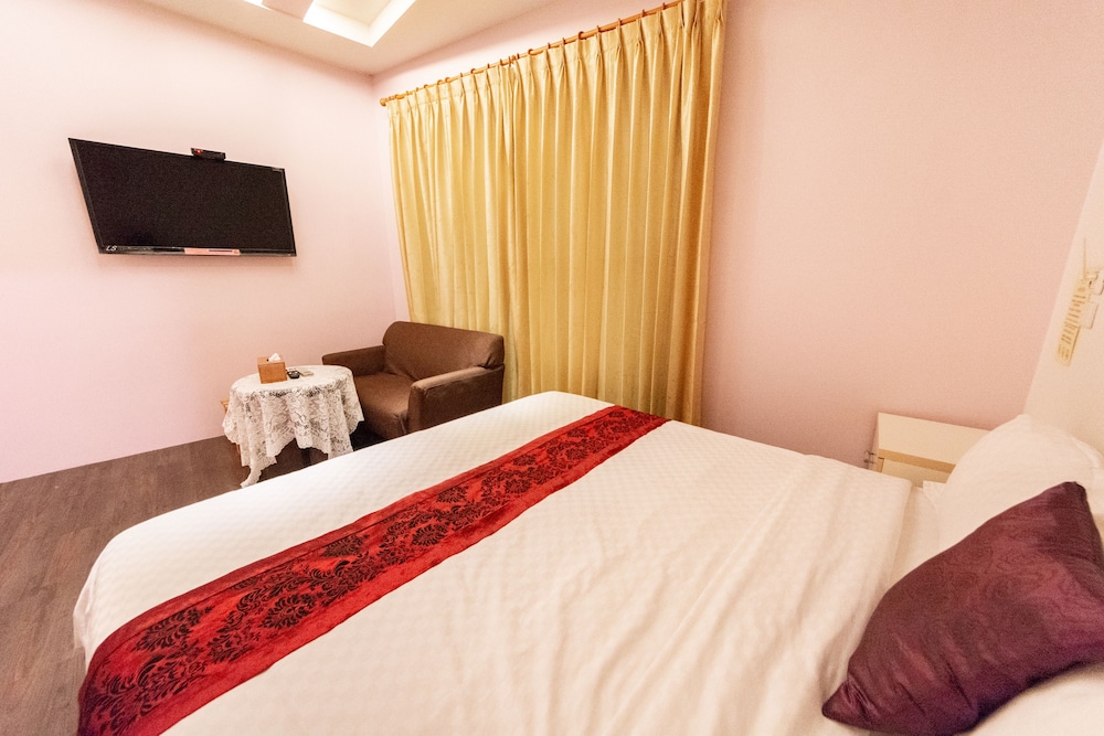 Basic Double Room, 1 Queen Bed photo 2