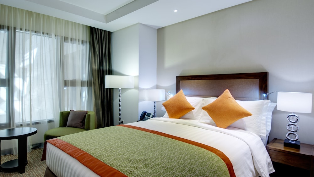 Standard Room, 1 Queen Bed, Accessible, City View thumbnail 5