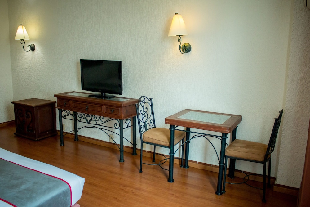 Standard Room, 2 Double Beds photo 3
