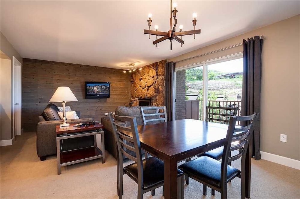 Condo, 2 Bedrooms, 2 Bathrooms photo 2