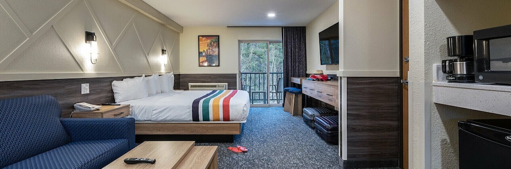 Standard Room, 1 King Bed, Accessible, Balcony photo 3