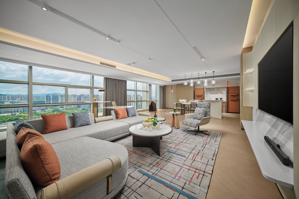 Suite, 1 King Bed, Balcony photo 2