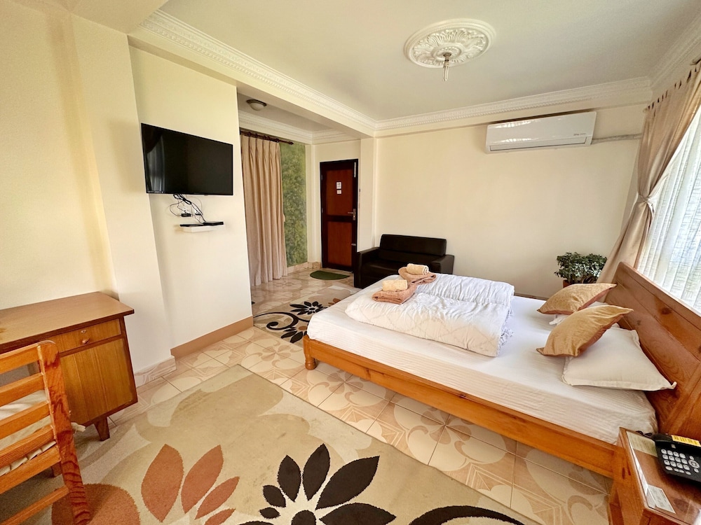 Superior Room with Balcony and Garden View photo 3