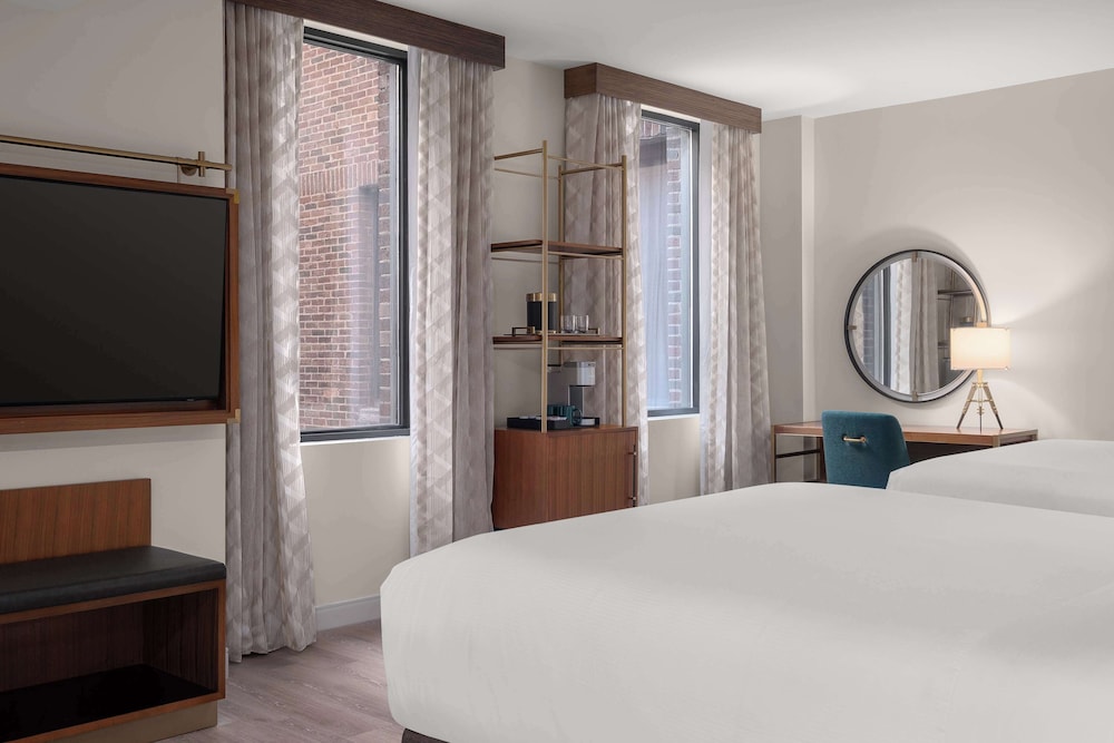Single Room, 2 Queen Beds (Roll-In Shower)