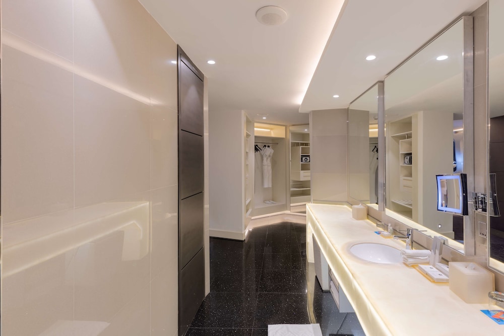 Elite Suite, 1 King Bed (Mega)