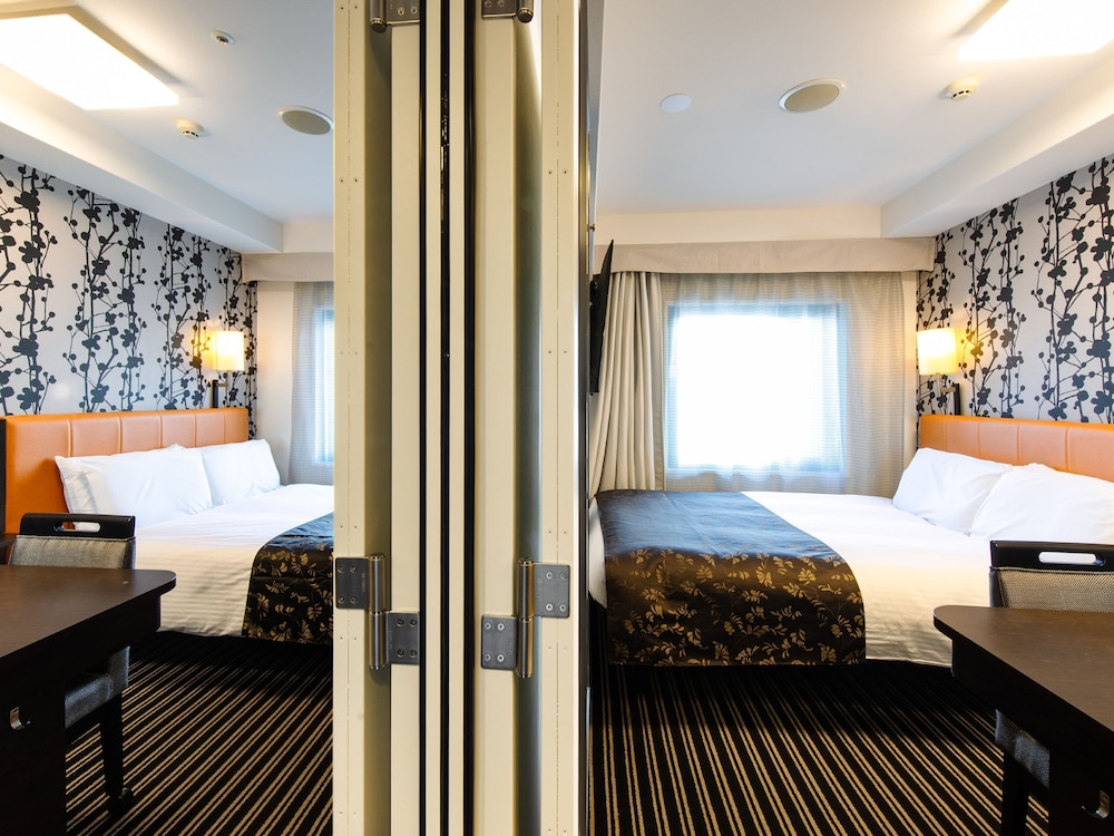Room, Connecting Rooms