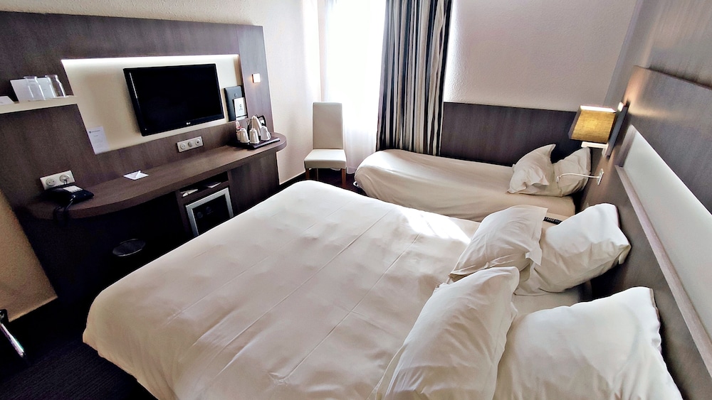 Standard Room, Multiple Beds, Non Smoking - Photo 3