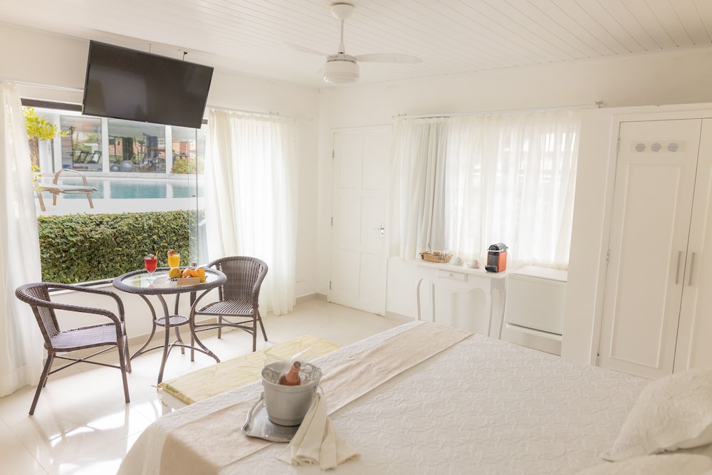 Superior Suite, Poolside photo 1