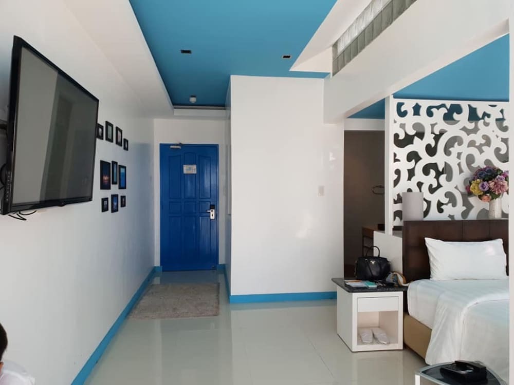 Ocean View Suite - Photo 13
