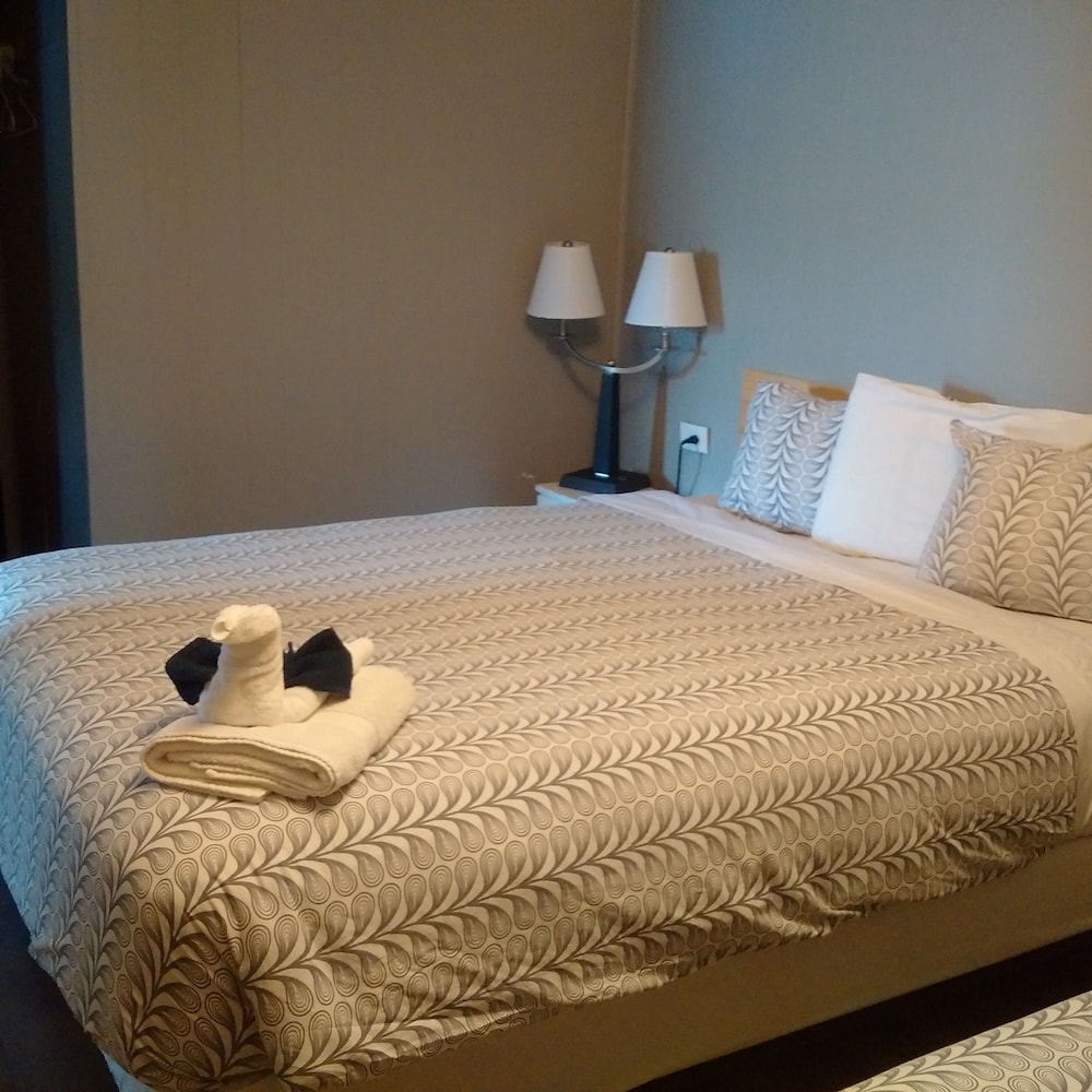 Family Room, 3 Queen Beds photo 1