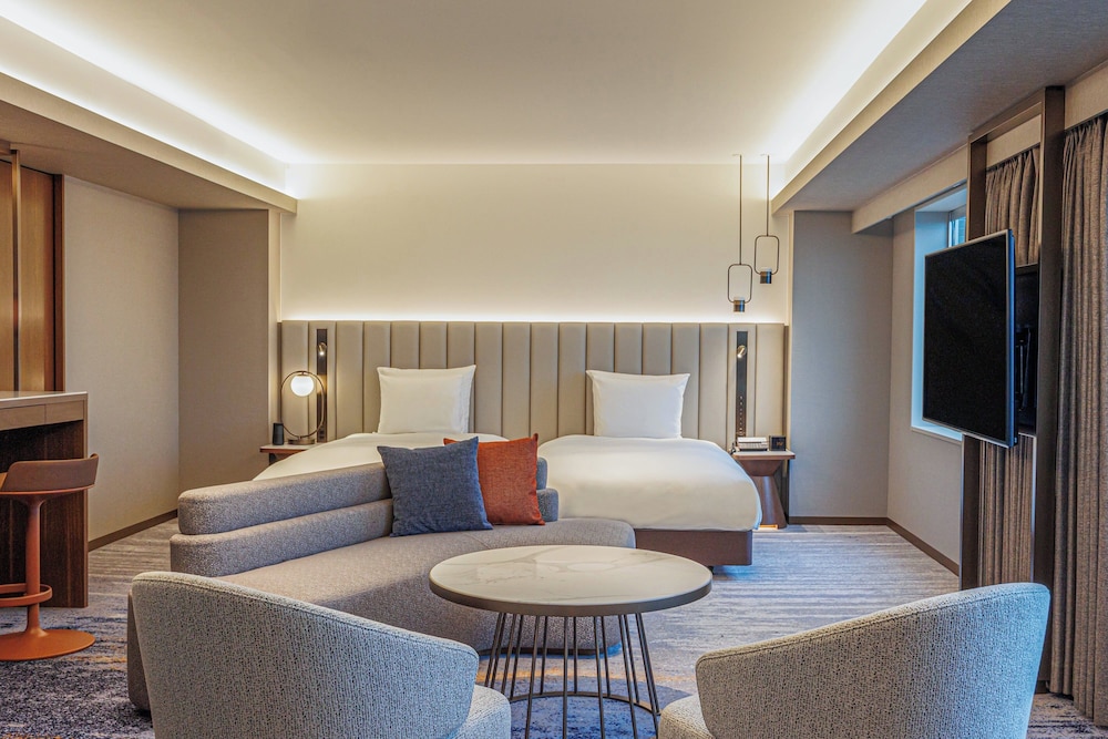 Junior Suite, 2 Twin Beds, Accessible, Club Lounge Access