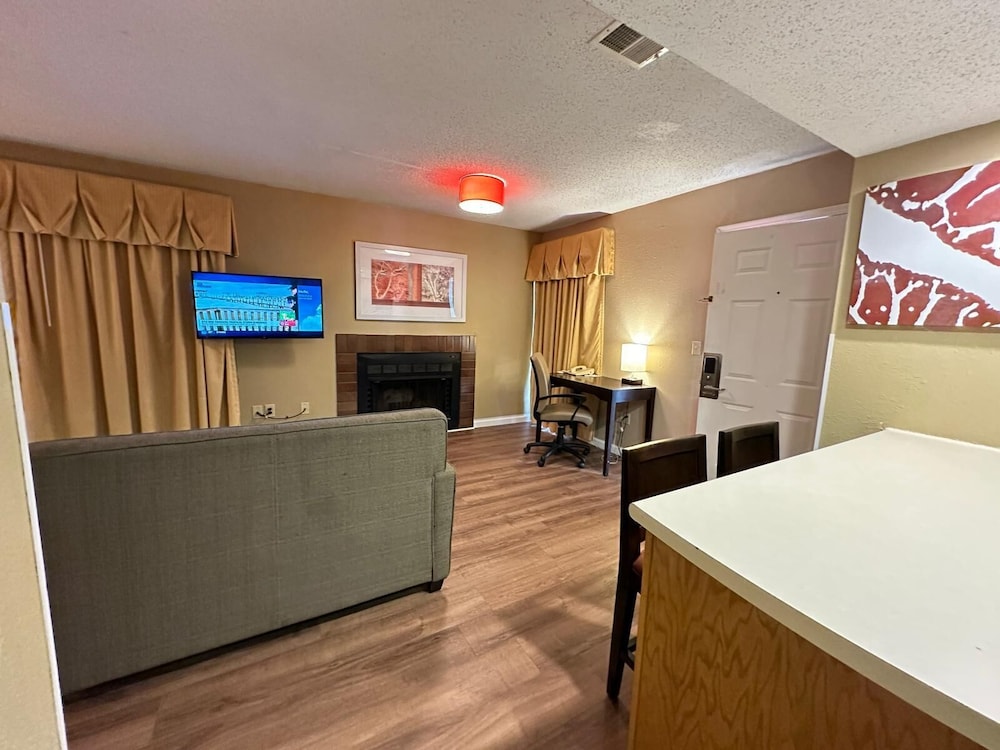 Studio Suite, 1 Queen Bed, Non Smoking - Photo 12