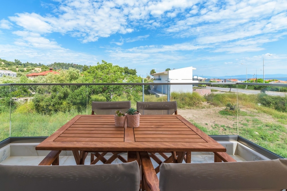 Deluxe Apartment, Partial Sea View
