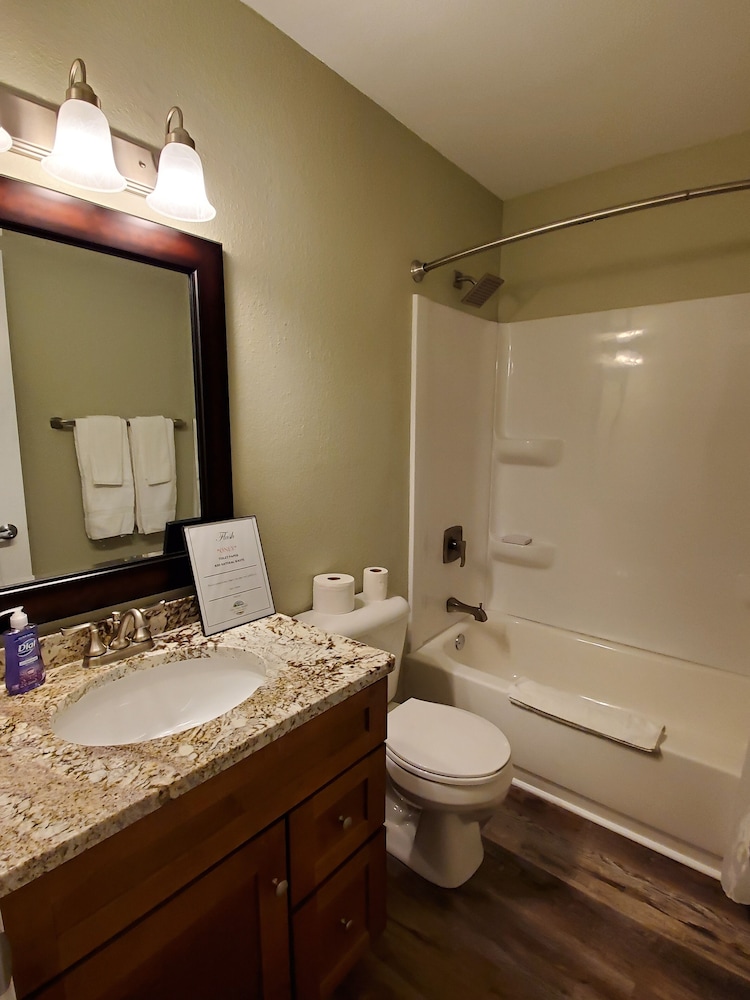 Design Cabin, 2 Bedrooms, Non Smoking, Lake View photo 2