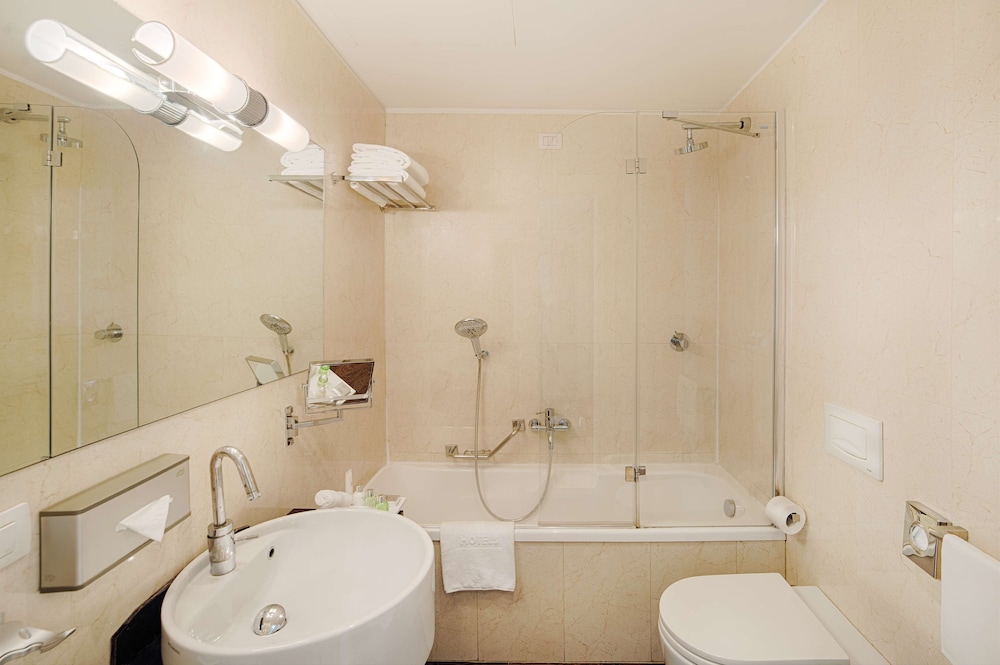 Suite (Extra Bed 3 Adults) thumbnail 5