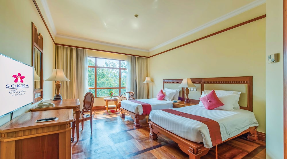 Deluxe Twin Room City View - Photo 11