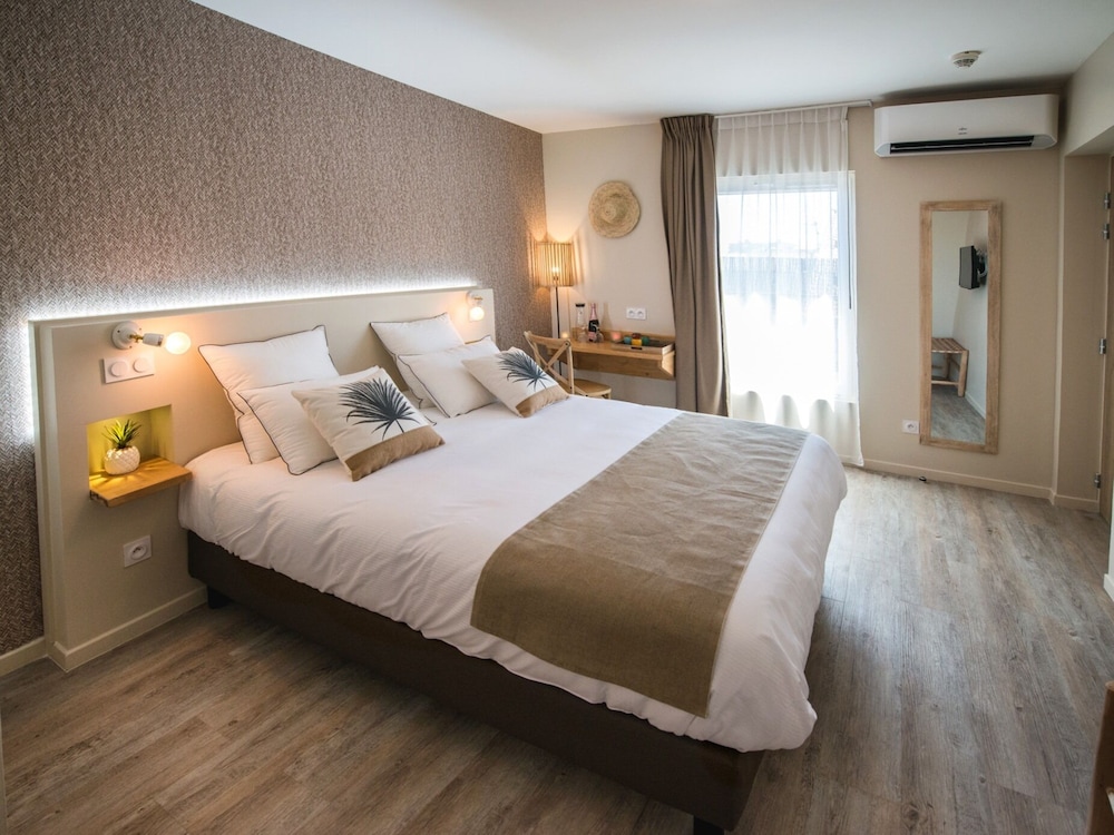 Deluxe Double Room, City View - Photo 6