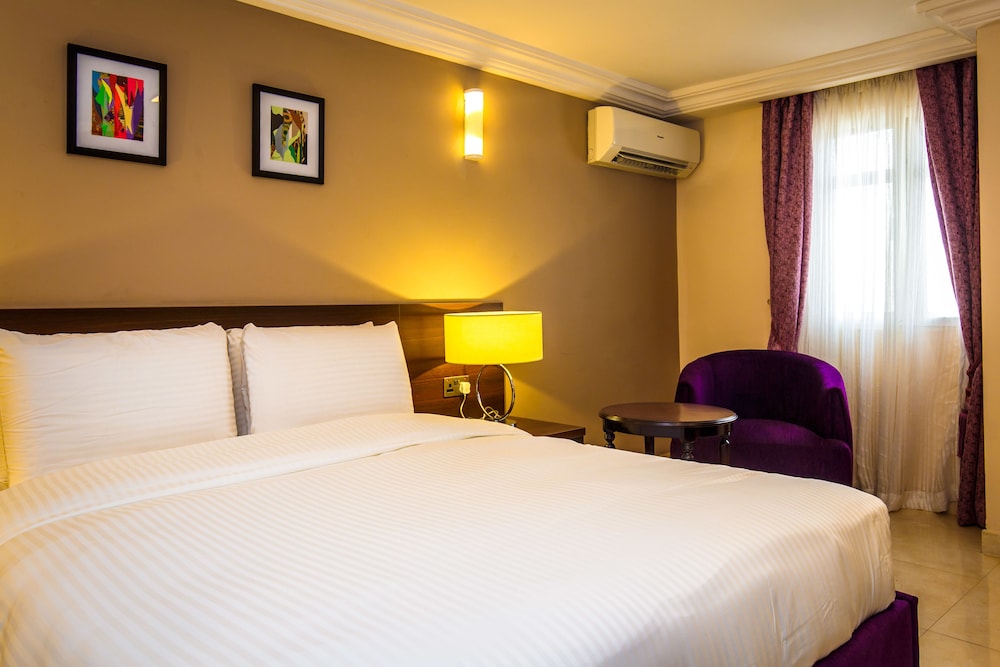 Standard Room, 1 King Bed photo 2