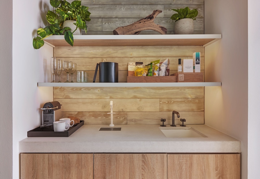 Suite, 1 King Bed, Balcony, Oceanfront