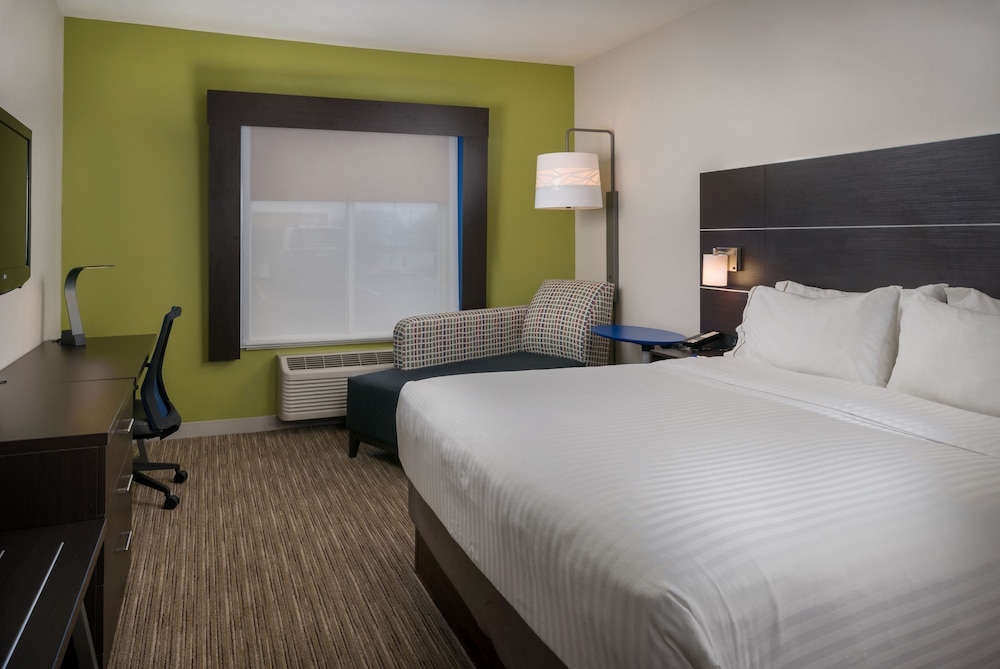 Suite, 1 King Bed, Accessible (Mobility) - Photo 4