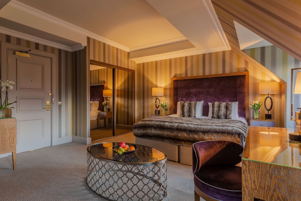 Deluxe Room, 1 King Bed with Sofa bed, Non Smoking (with Sofabed) - Photo 5