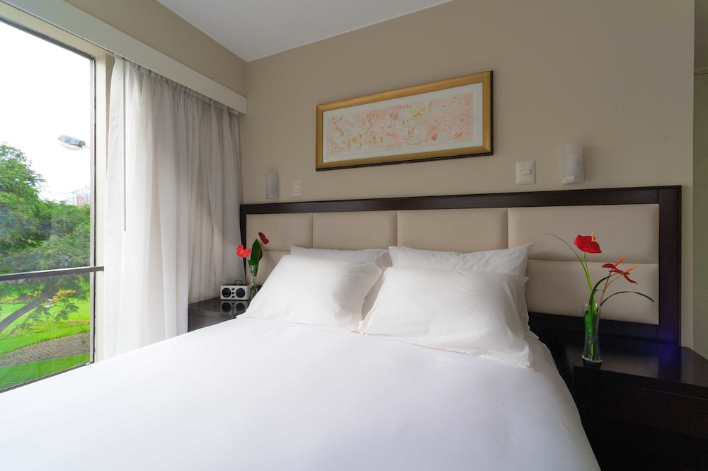 Suite - Photo 1