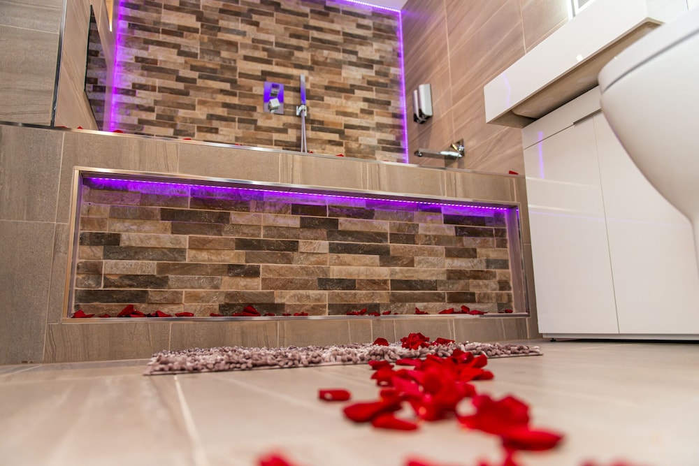 Executive Apartment, Accessible, Private Bathroom (Jacuzzi - Apartment 1) - Photo 33