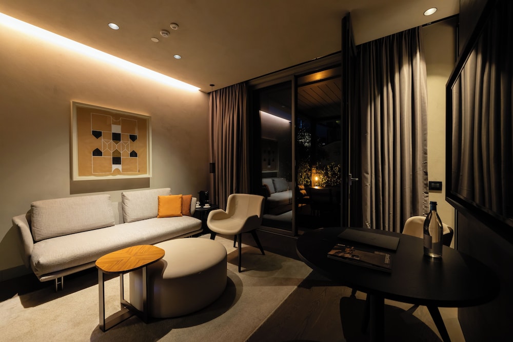 Executive Suite, Terrace (Junior)