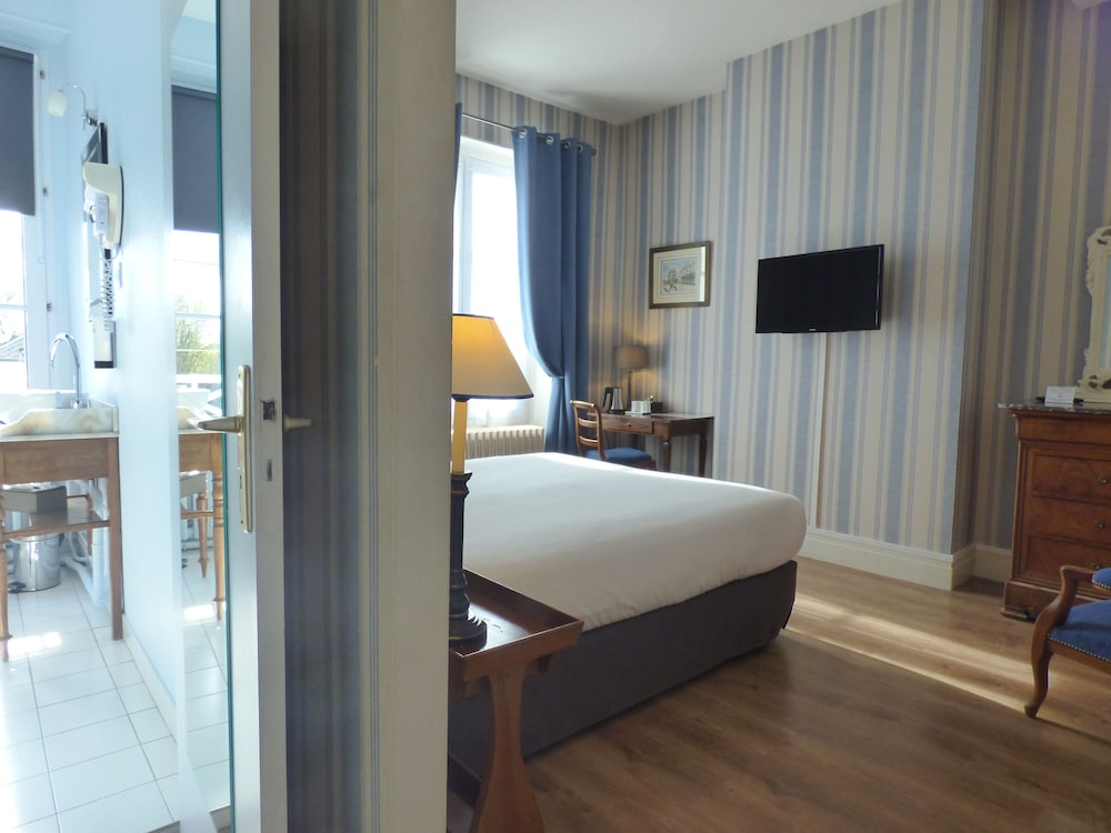 Classic Double Room, City View