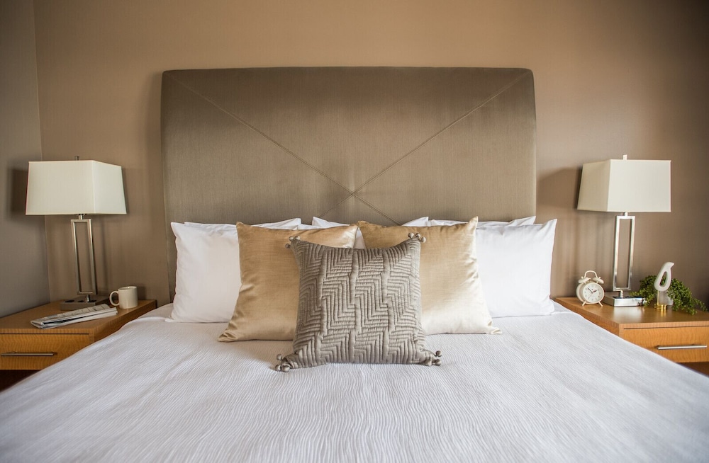 Signature King Suite photo 2