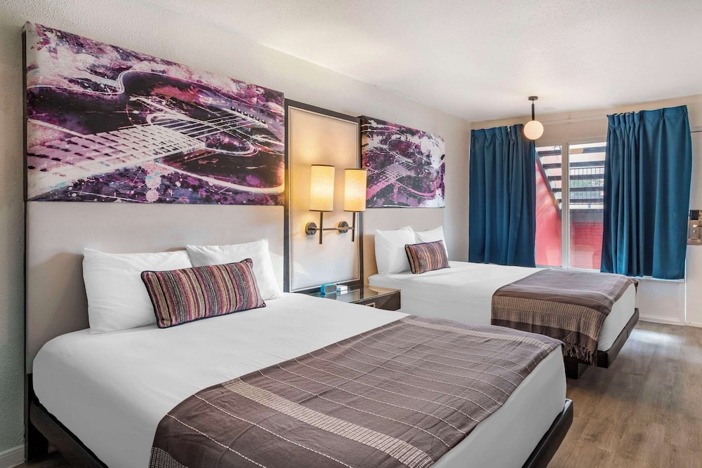 Standard Room, 2 Queen Beds, Non Smoking - Photo 7