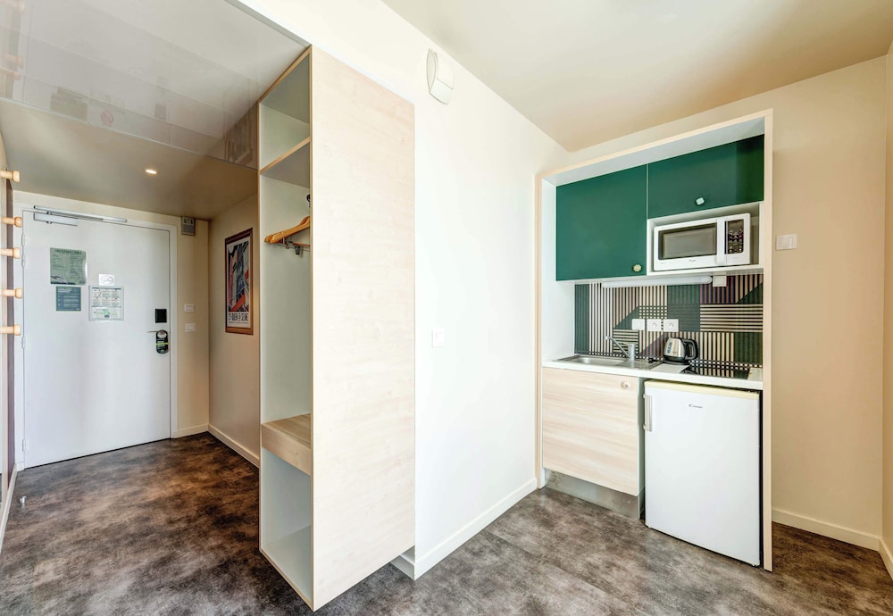 Room, Kitchen