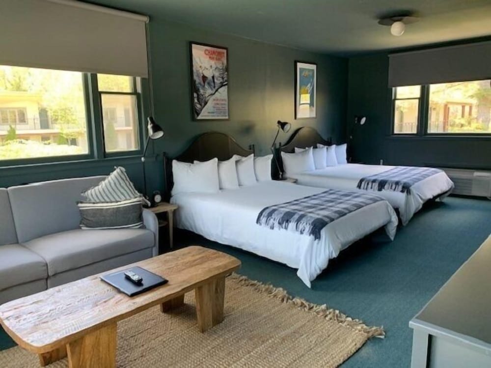 Basic Double Room, Multiple Beds photo 2