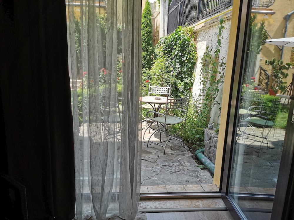 Studio, Kitchen, Garden View - Photo 3