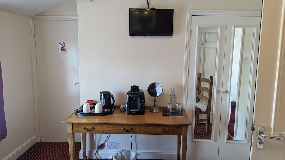 Standard Twin Room, Ensuite photo 3