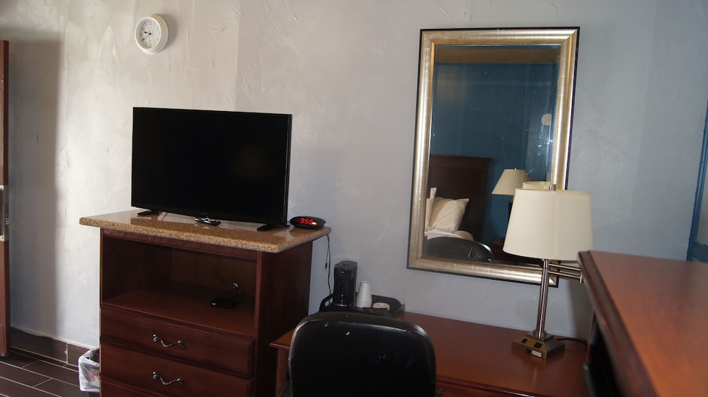 Standard Single Room, 1 King Bed photo 3