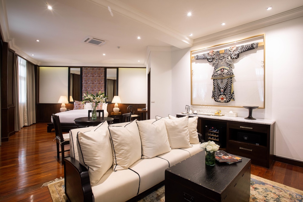 Grand Suite, 1 King Bed, Non Smoking - Photo 17