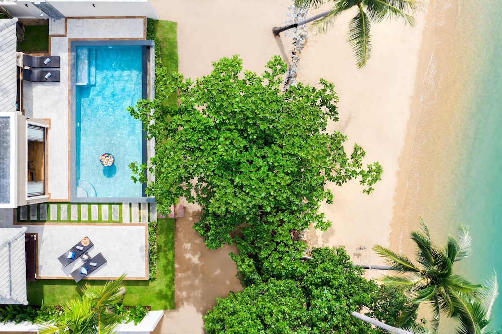 2 Bedroom Beachfront Family Pool Villa - Photo 2