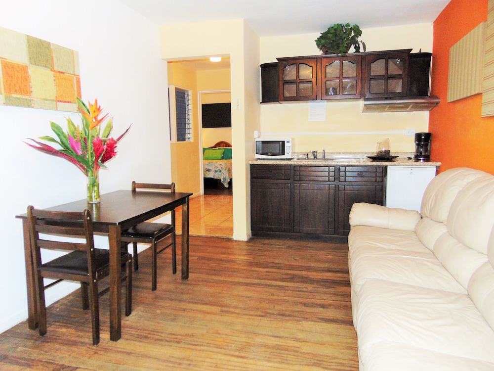Apartment, 2 Bedrooms - Photo 2