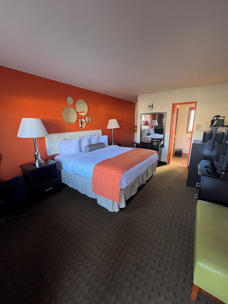 Standard Room, 1 King Bed photo 1