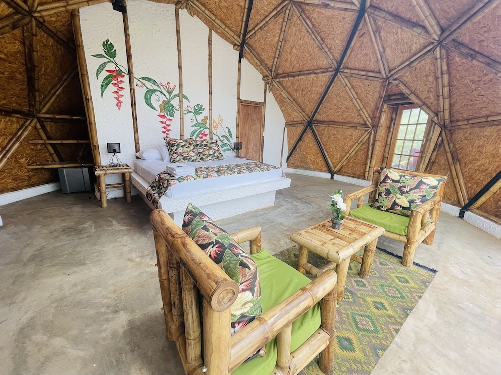 Presidential Bungalow, Multiple Beds, Hot Tub, Mountain View photo 1