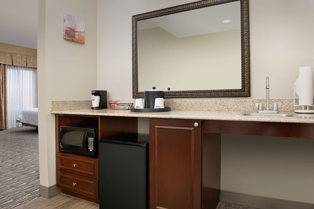 Suite, 1 King Bed, Accessible, Bathtub - Photo 1