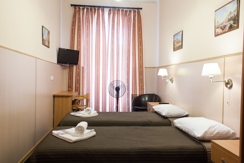 Economy Double or Twin Room, Shared Bathroom photo 2