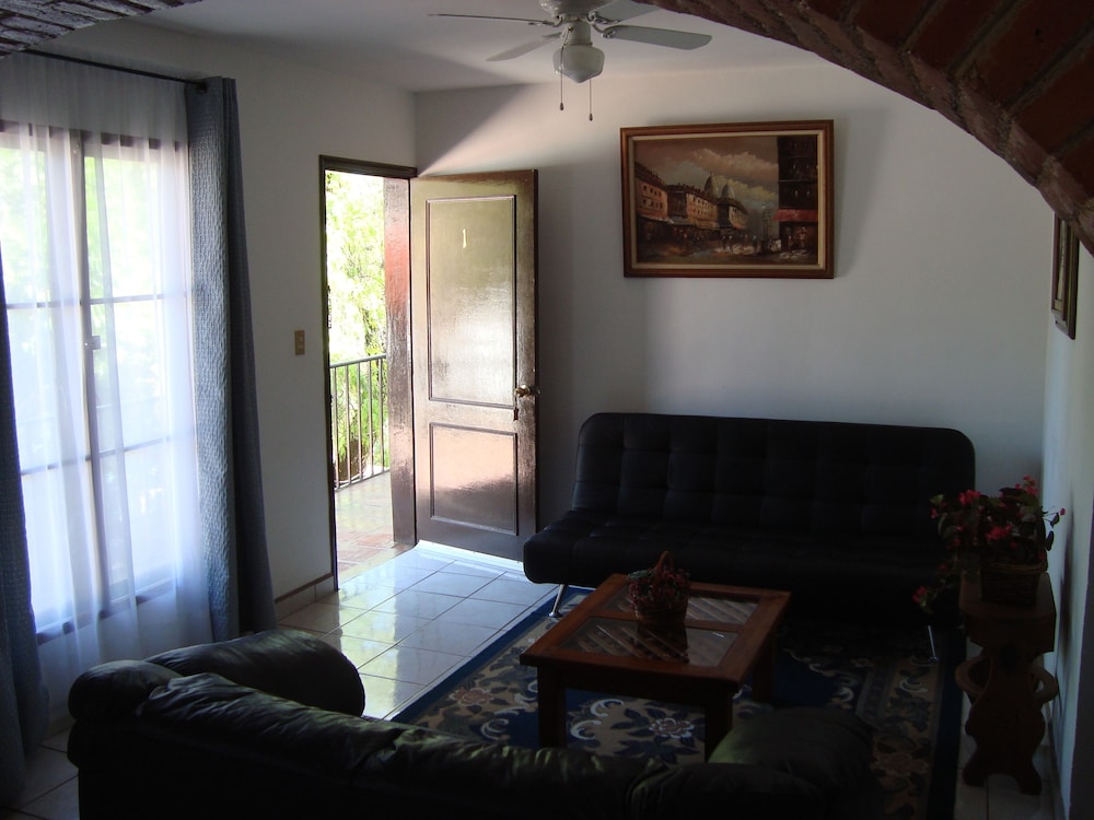 H1 SUITE MASTER DOBLE QUEEN photo 1