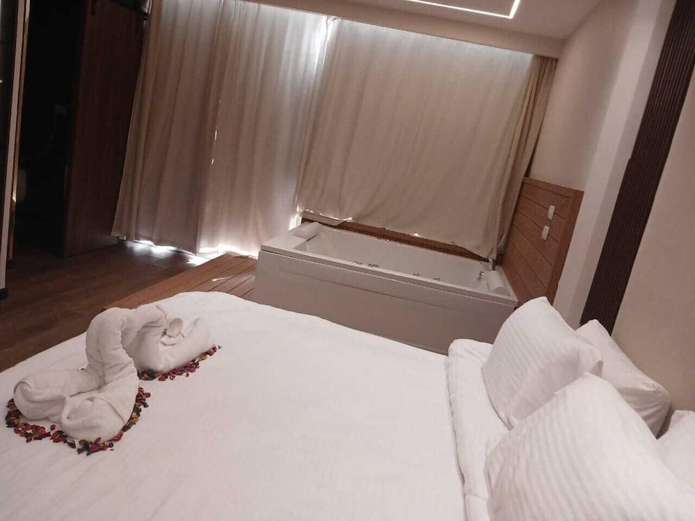 Luxury Studio Suite photo 1
