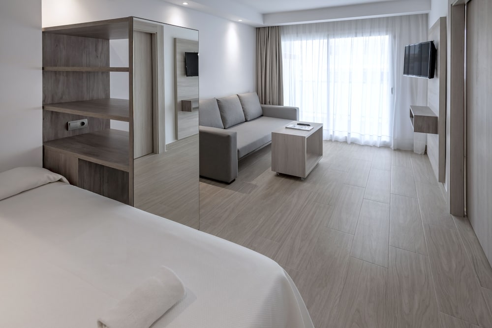 Junior Suite, Balcony (4 Adults) - Photo 1