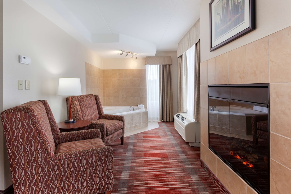 Suite, 1 King Bed, Non Smoking, Jetted Tub - Photo 1