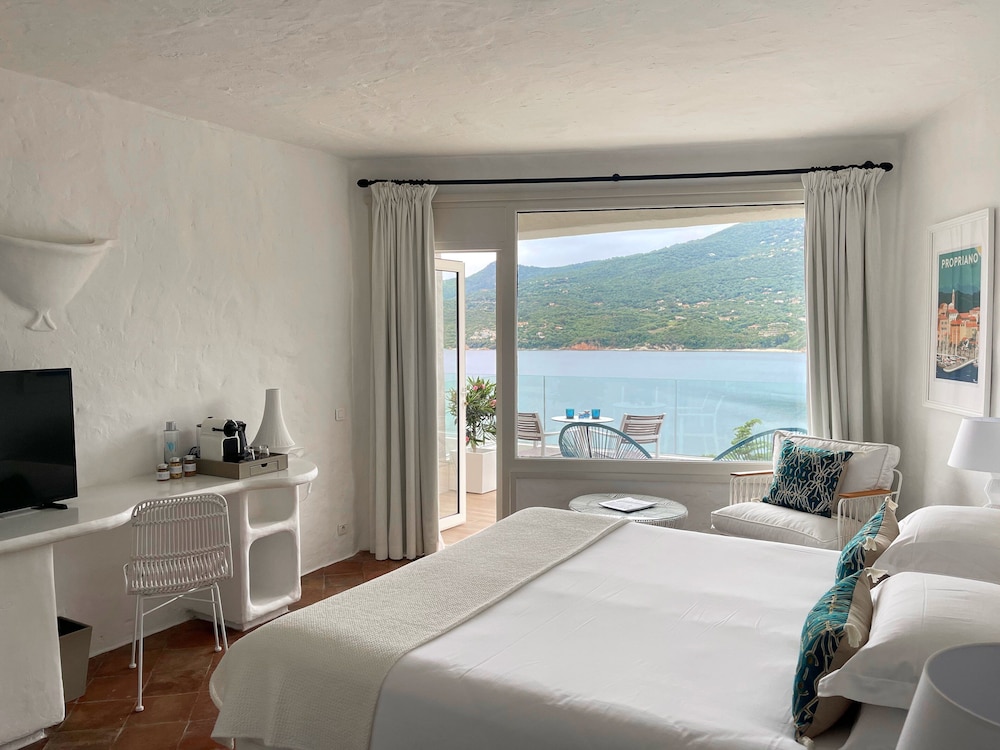 Deluxe Room, 1 Bedroom, Balcony, Sea View - Photo 1