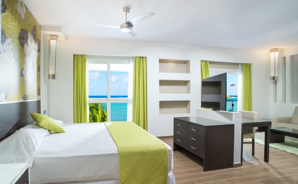 Junior Suite, Oceanfront (b2c-ca)